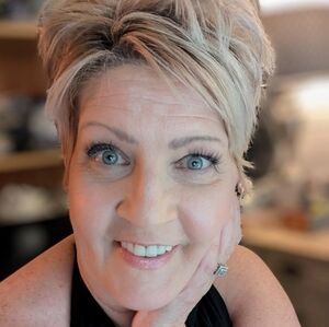 Meet your Posher, Mrs Diamond